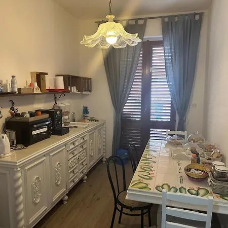 Civico 98 בית הארחה מילאצו