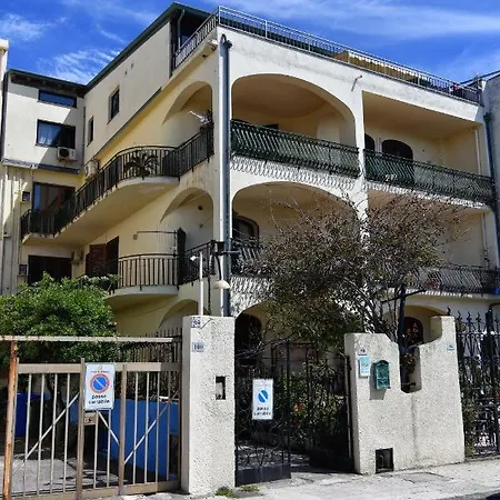 Casa de hóspedes Civico 98 3*